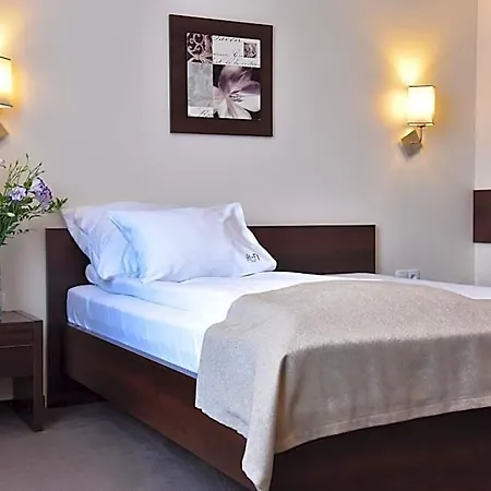 Hi-fi Hotel 3*