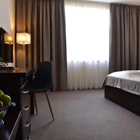 Hi-fi Hotel 3*